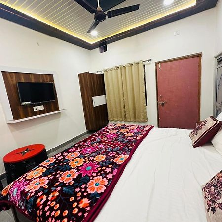 The Nirmala Palace Hotel Ayodhya Eksteriør billede