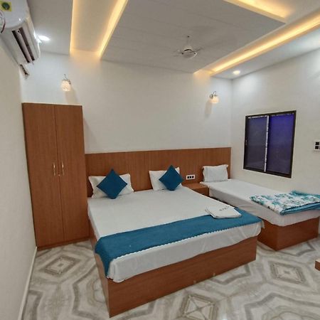 The Nirmala Palace Hotel Ayodhya Eksteriør billede