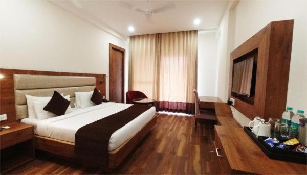 The Nirmala Palace Hotel Ayodhya Eksteriør billede