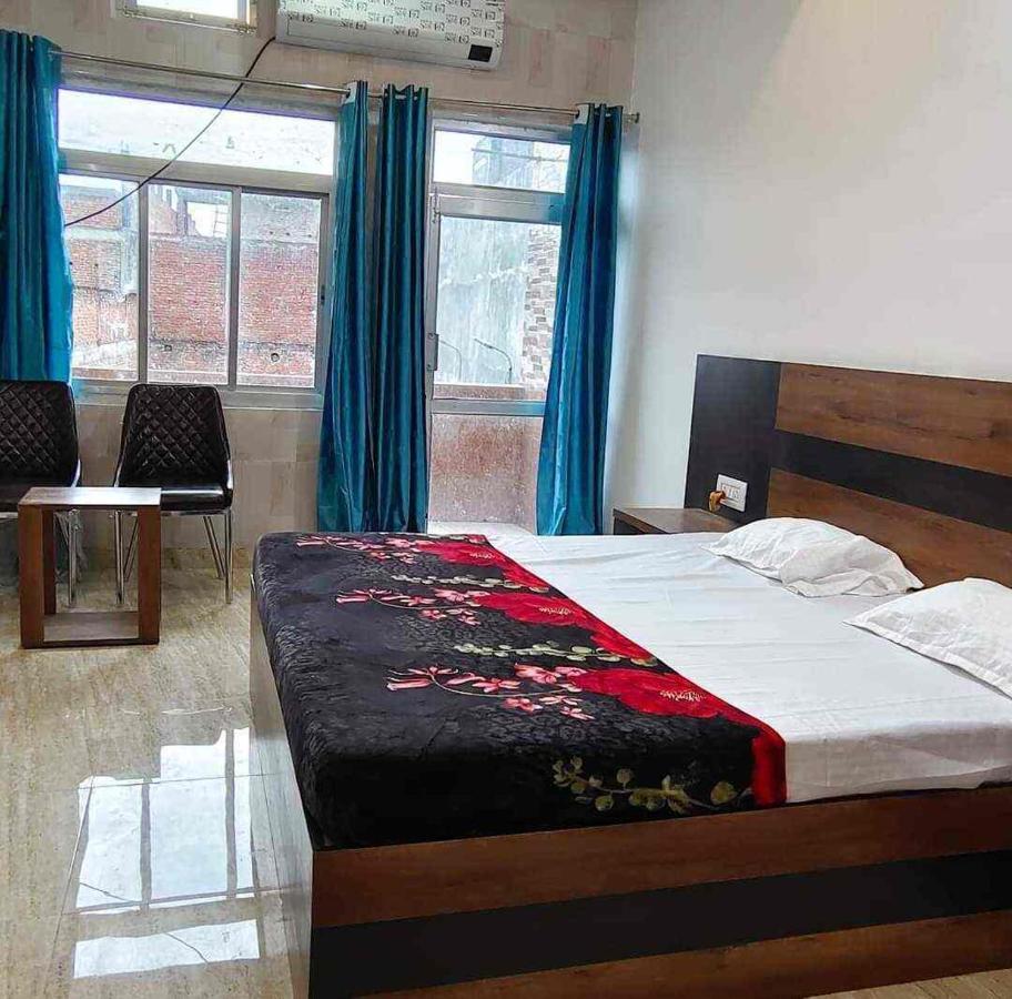 The Nirmala Palace Hotel Ayodhya Eksteriør billede