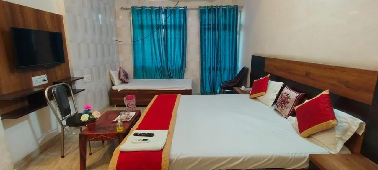 The Nirmala Palace Hotel Ayodhya Eksteriør billede