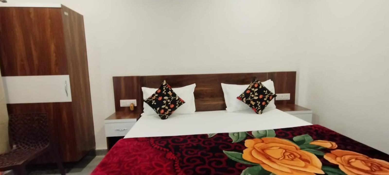 The Nirmala Palace Hotel Ayodhya Eksteriør billede