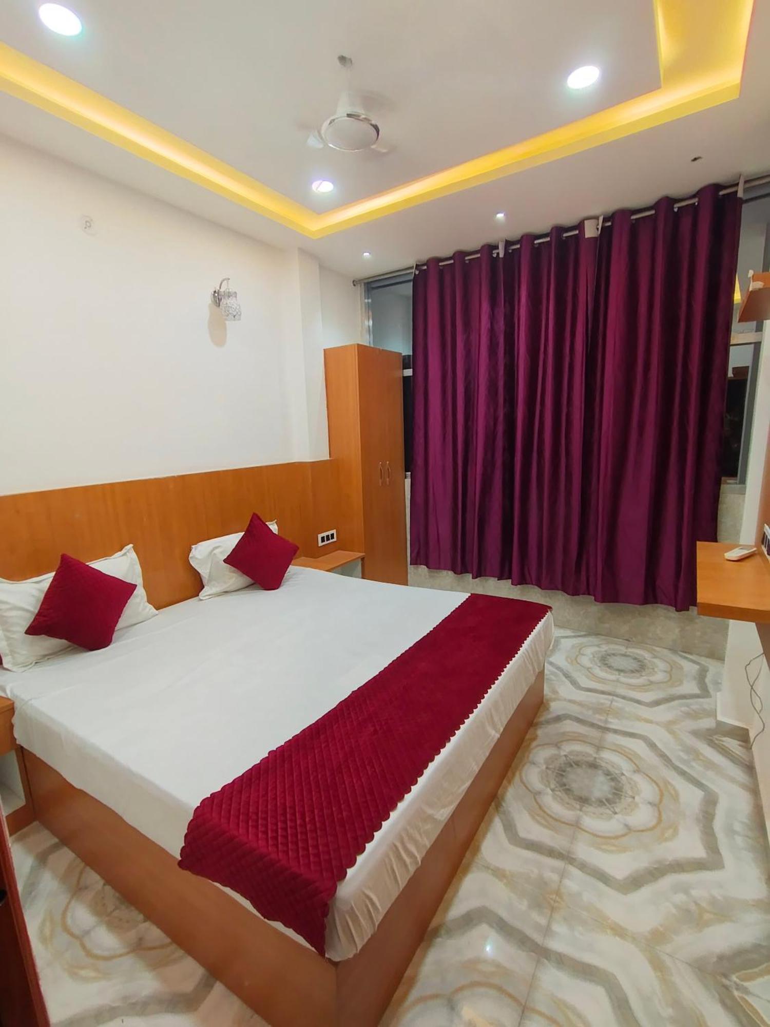 The Nirmala Palace Hotel Ayodhya Eksteriør billede